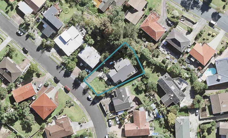 12 Robin Lane, Browns Bay, Auckland - Carousel 1