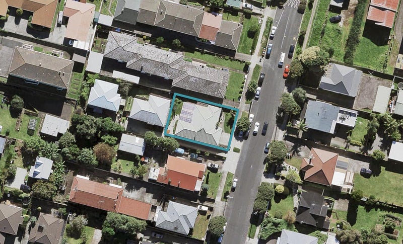 21 Kingsway Avenue, Sandringham, Auckland - Carousel 1