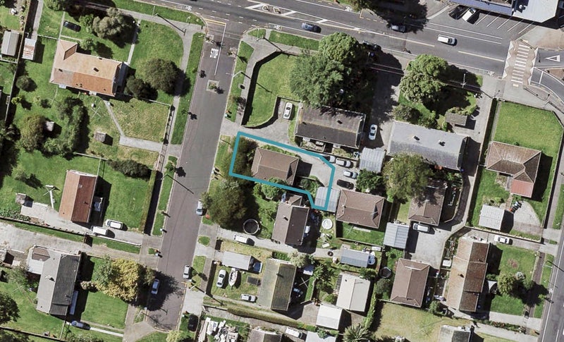1/2 Taurima Avenue, Point England, Auckland - Carousel 1