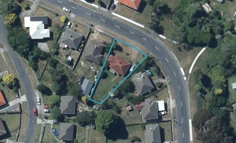 8 Mexted Crescent, Ranui, Porirua - Carousel 1