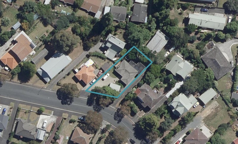 12 Ridout Street, Maeroa, Hamilton - Carousel 1