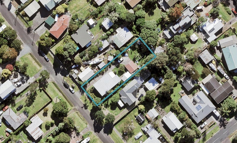 12 Coleman Avenue, Herald Island, Auckland - Carousel 1