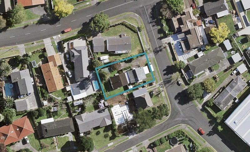 2/32 Waimana Road, Conifer Grove, Takanini - Carousel 1