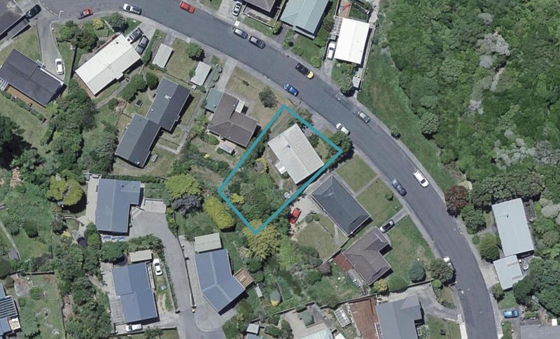 9 Fernhaven Grove, Newlands, Wellington - Carousel 1