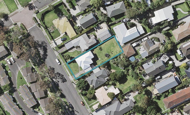 13 Preston Avenue, Belmont, Auckland - Carousel 1