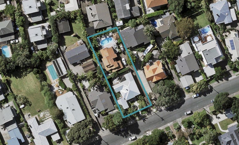 2/12 Norwood Road, Bayswater, Auckland - Carousel 1