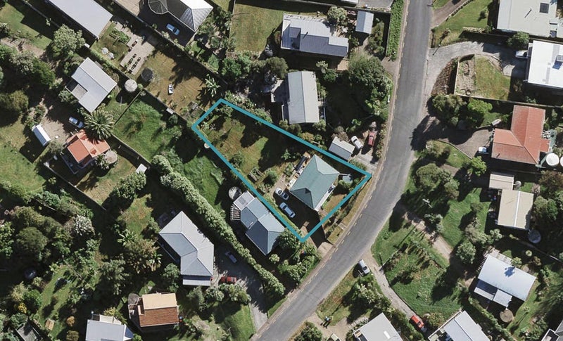 23 Jellicoe Parade, Surfdale, Waiheke Island - Carousel 1
