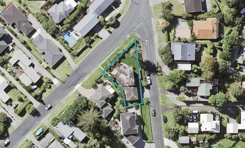 2 Arran Road, Browns Bay, Auckland - Carousel 1