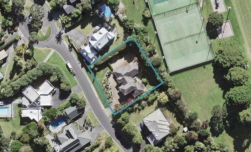 24 Waipuia Place, Greenhithe, Auckland - Carousel 1