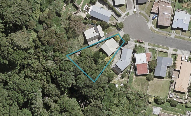 8 Greenwich Grove, Stokes Valley, Lower Hutt - Carousel 1