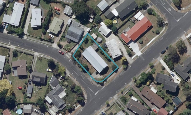 2 Camellia Place, Hamilton Lake, Hamilton - Carousel 1