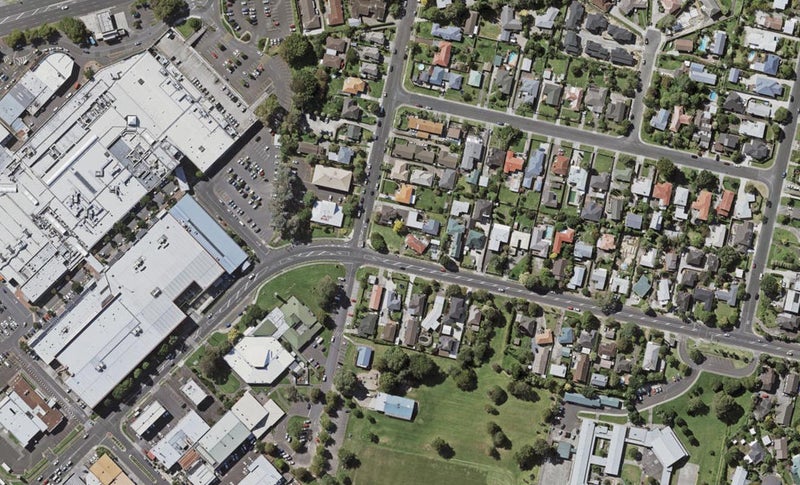 5/2 Reeves Road, Pakuranga, Auckland - Carousel 1
