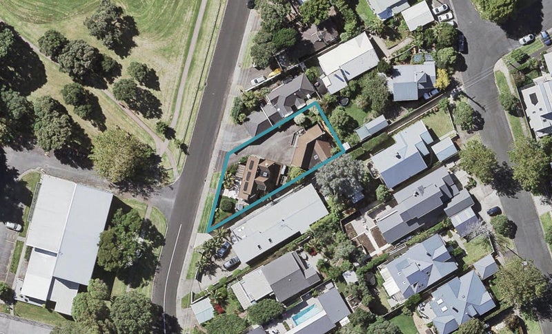 2/70A WAIROA RD, Narrow Neck, Auckland - Carousel 1