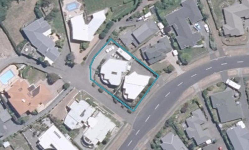 2/72 Harvey Street, Waipahihi, Taupo - Carousel 1
