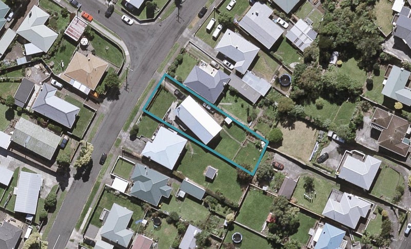 8 Rosendale Avenue, Spotswood, New Plymouth - Carousel 1