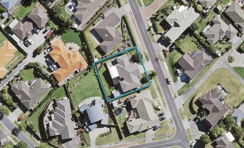 16 Roy Maloney Drive, Henderson, Auckland - Carousel 1
