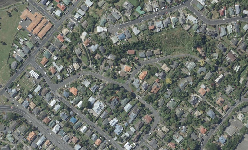 1 Woodside Terrace, Andersons Bay, Dunedin - Carousel 1