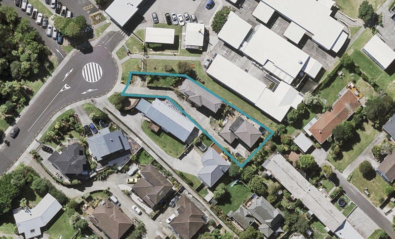 2/33 Lyford Crescent, Sunnynook, Auckland - Carousel 1