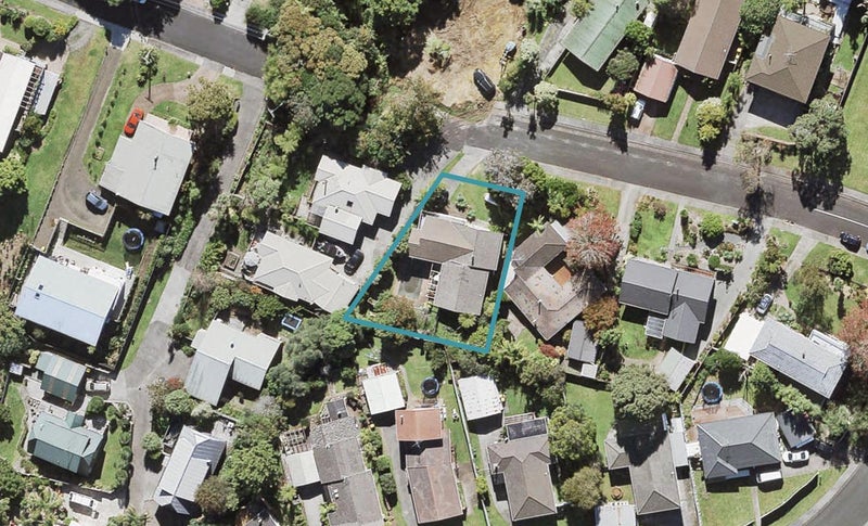 24 The Grove, Titirangi, Auckland - Carousel 1