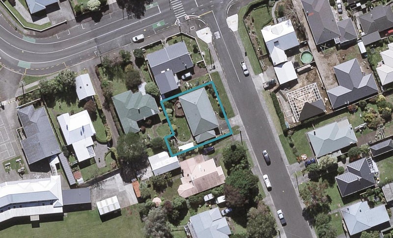 2 Hursthouse Street, Vogeltown, New Plymouth - Carousel 1