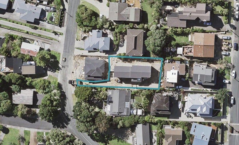 7 Heathcote Road, Castor Bay, Auckland - Carousel 1