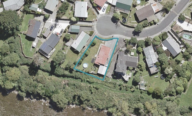 11 Edmund Lomas Grove, Birchville, Upper Hutt - Carousel 1