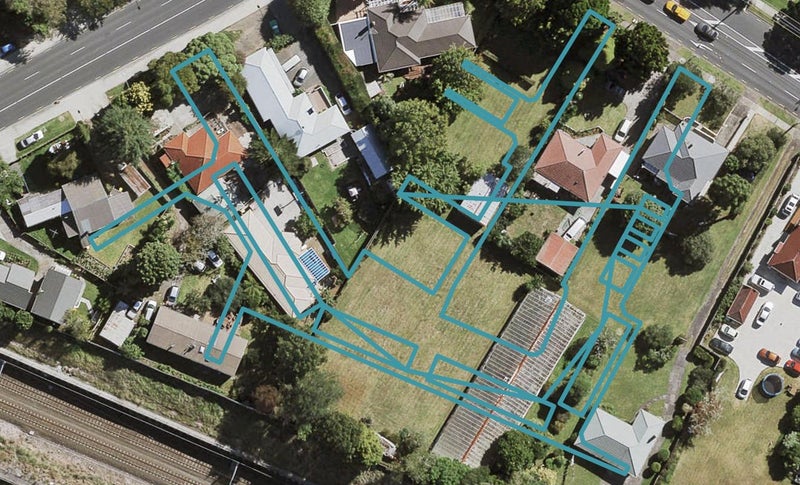 16 Isabella Lane, Henderson, Auckland - Carousel 1