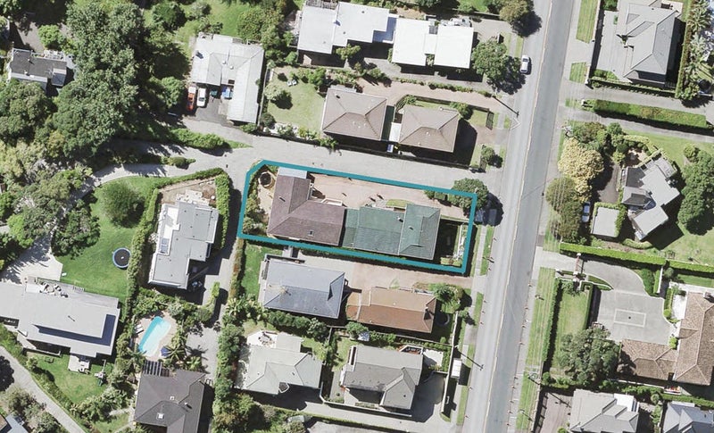 2/152 Beach Road, Campbells Bay, Auckland - Carousel 1