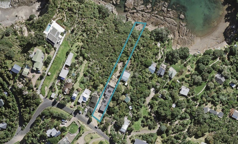 49 Queens Drive, Oneroa, Waiheke Island - Carousel 1