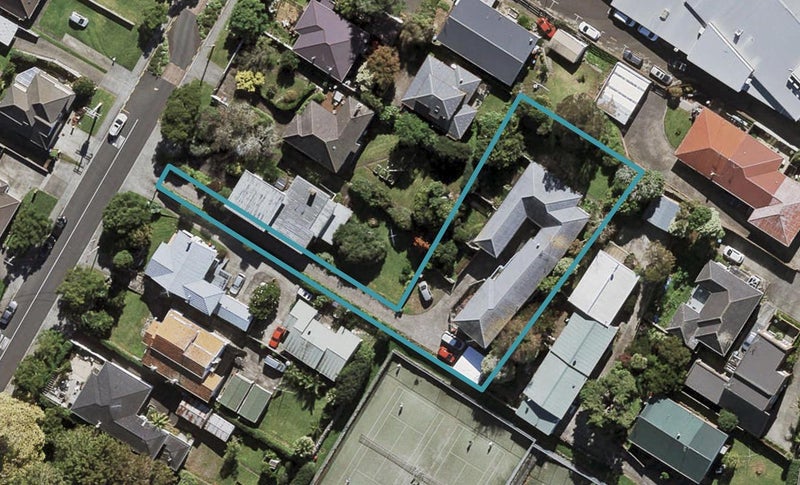 2/12 Waiohua Road, Greenlane, Auckland - Carousel 1