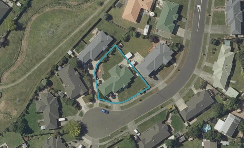 6 Logan Place, Kelvin Grove, Palmerston North - Carousel 1