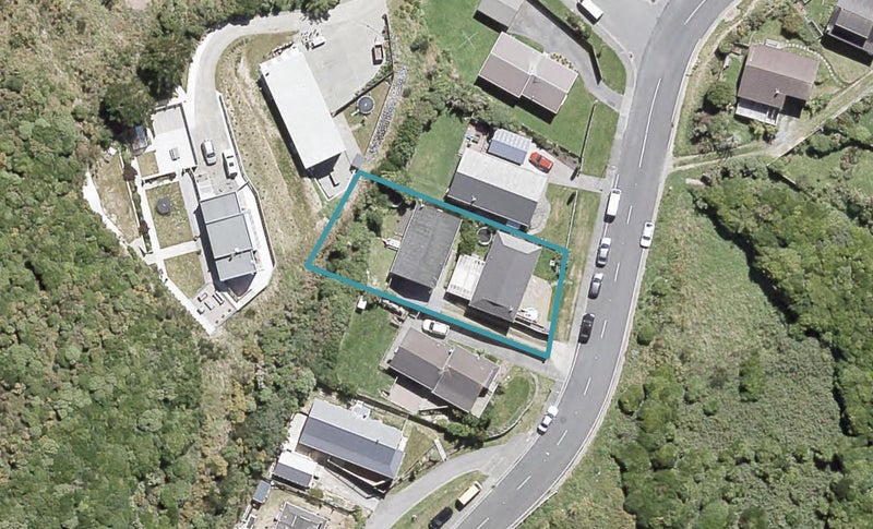 2/131 Maungaraki Road, Korokoro, Lower Hutt - Carousel 1