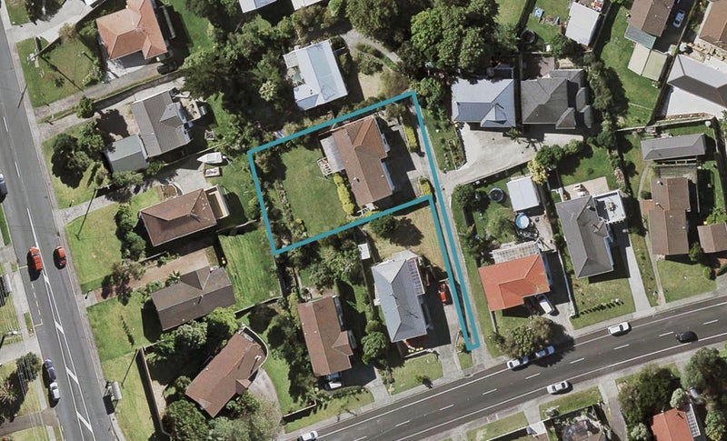 8 Trias Road, Totara Vale, Auckland - Carousel 1