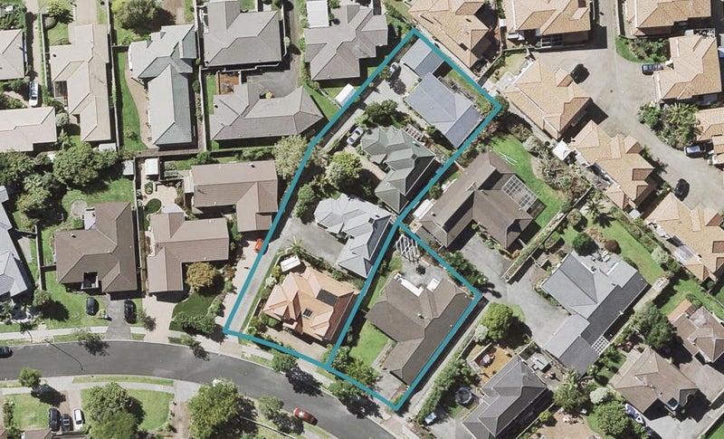 4/10 Simmental Crescent, Somerville, Manukau - Carousel 1