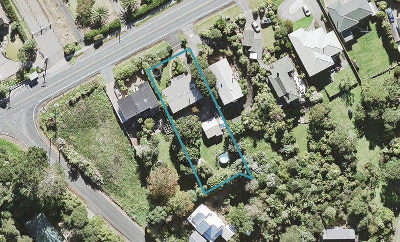 1060 Scenic Drive North, Swanson, Auckland - Carousel 1