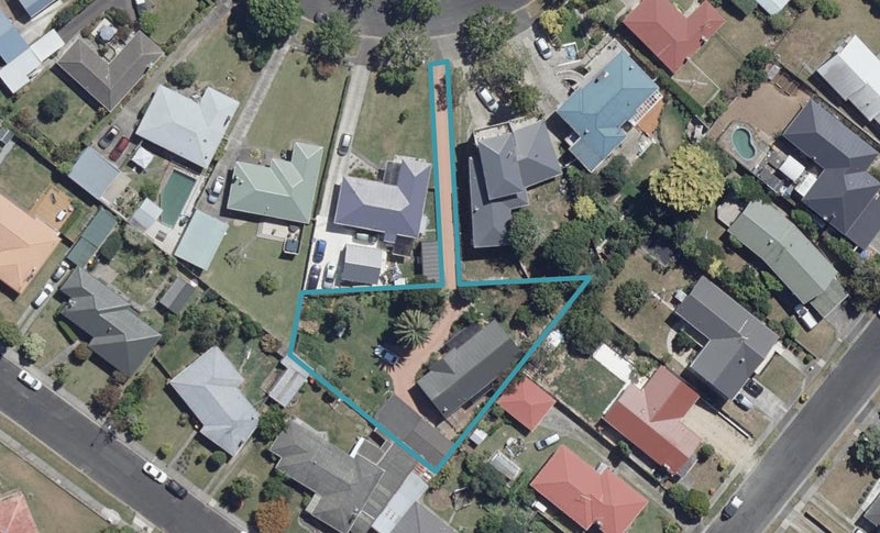 14 Sutton Crescent, Hillcrest, Hamilton - Carousel 1