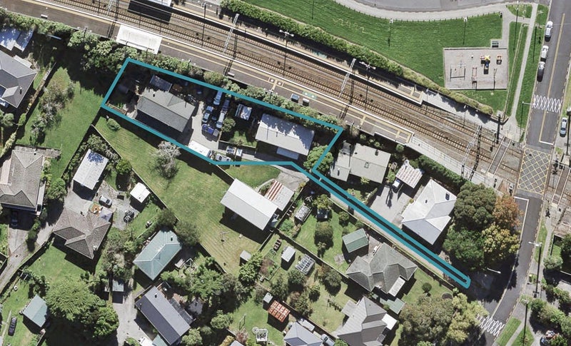 2/17 Fruitvale Road, New Lynn, Auckland - Carousel 1