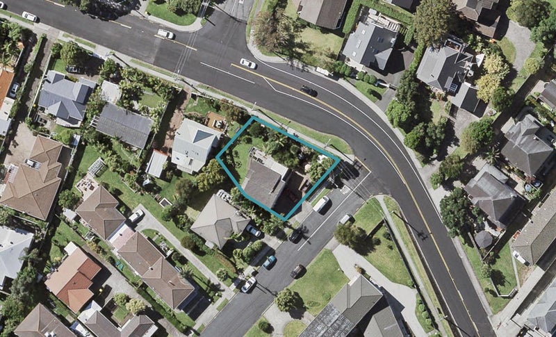 32 East Coast Road, Milford, Auckland - Carousel 1