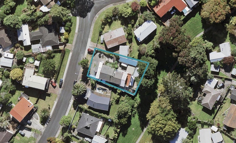 28 St Catherine Crescent, West Harbour, Auckland - Carousel 1