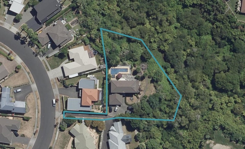 77 Keswick Crescent, Huntington, Hamilton - Carousel 1