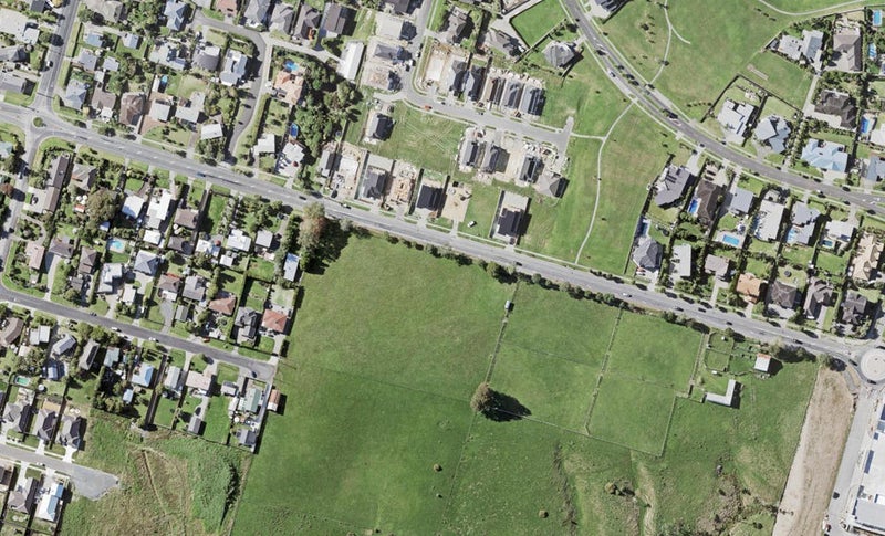 1 Kanae Drive, Beachlands, Auckland - Carousel 1