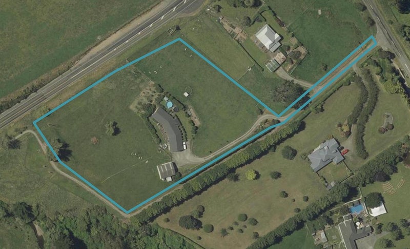 42 Turitea Road, Fitzherbert, Palmerston North - Carousel 1