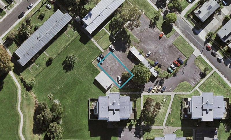 6 Awataha Drive, Northcote, Auckland - Carousel 1