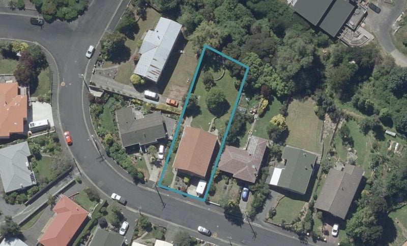 12 Honeystone Street, Helensburgh, Dunedin - Carousel 1