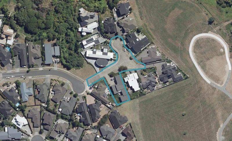 4 Peninsula Point, Huntington, Hamilton - Carousel 1