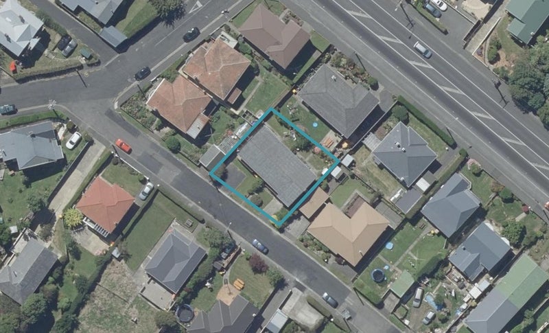10 Chapel Street, Kaikorai, Dunedin - Carousel 1