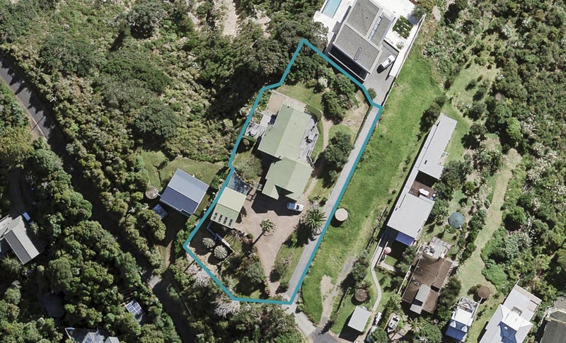 35 Queens Drive, Oneroa, Waiheke Island - Carousel 1