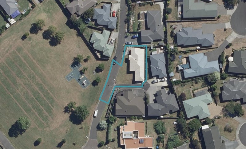 28 Pointon Glade, Grandview Heights, Hamilton - Carousel 1