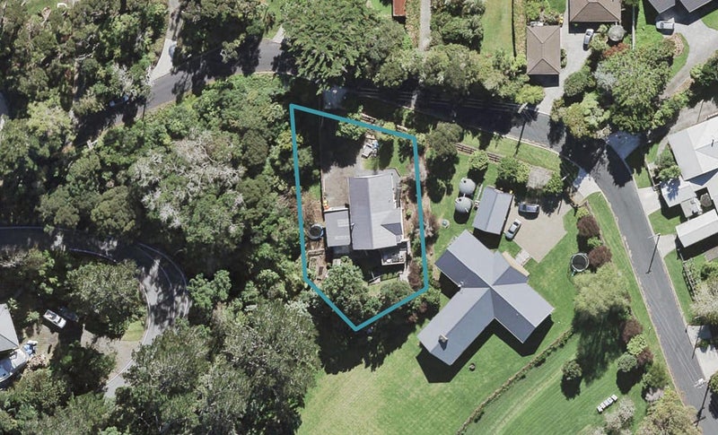 16 Ngarahana Avenue, Paremoremo, Auckland - Carousel 1