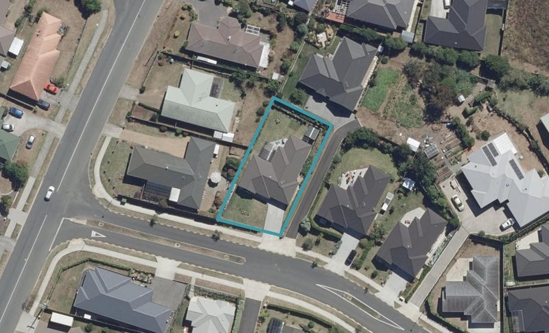 3 Cabourne Drive, Glenview, Hamilton - Carousel 1